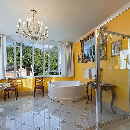 Villa San Siro Sleeps 20 Pool Air Con Wifi San Siro (Lombardy)